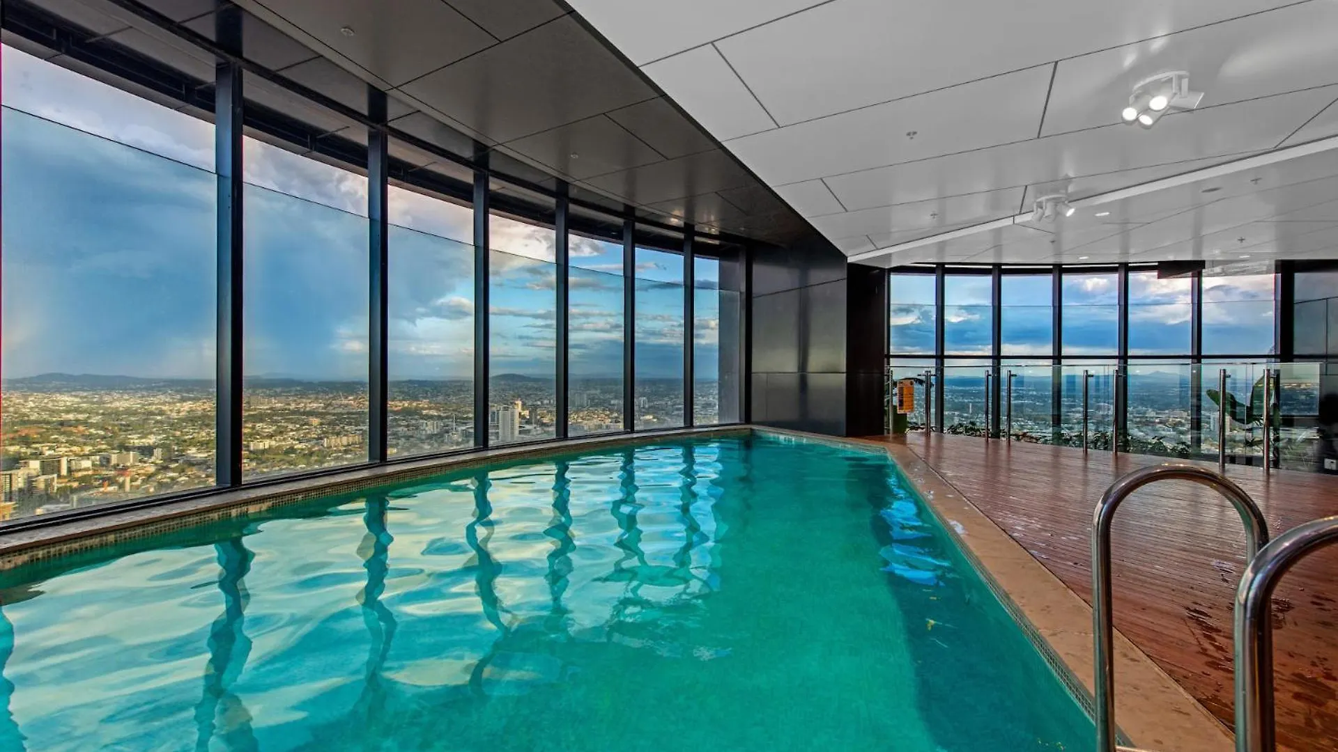 Skyhigh Style ~ 2Bed/2Bath/1Car/Views! ~ Cbd Apartment Brisbane