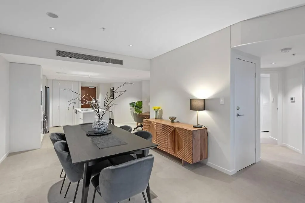 Skyhigh Style ~ 2Bed/2Bath/1Car/Views! ~ Cbd Apartment Brisbane